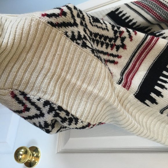 GUC Poncho Sweater - Picture 4 of 4